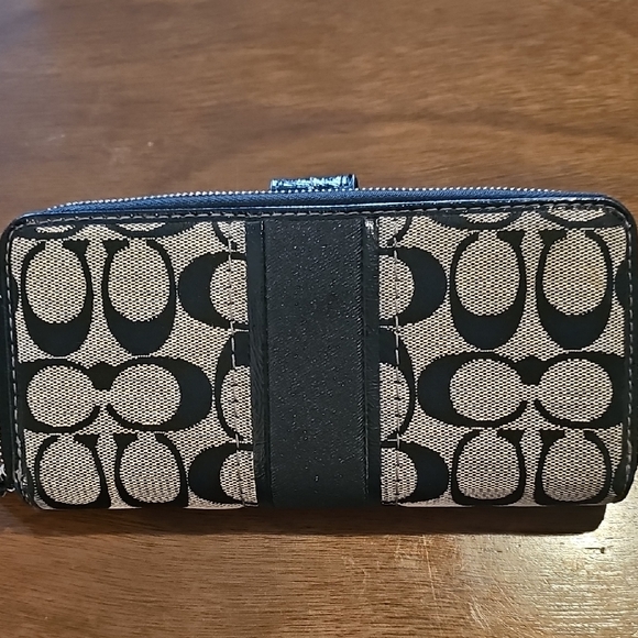 Coach Monogram Black and Cream Wallet - Picture 3 of 4